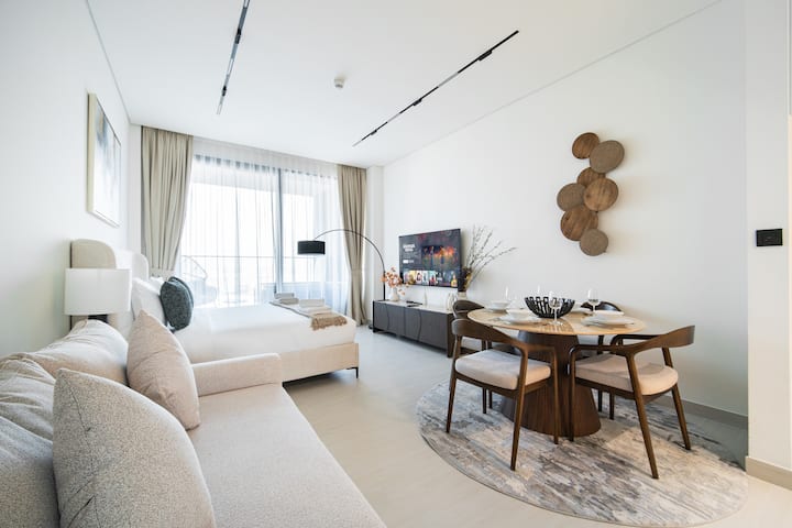 Sleep + stream Netflix with fast Wi-Fi, perfect for cozy nights in
