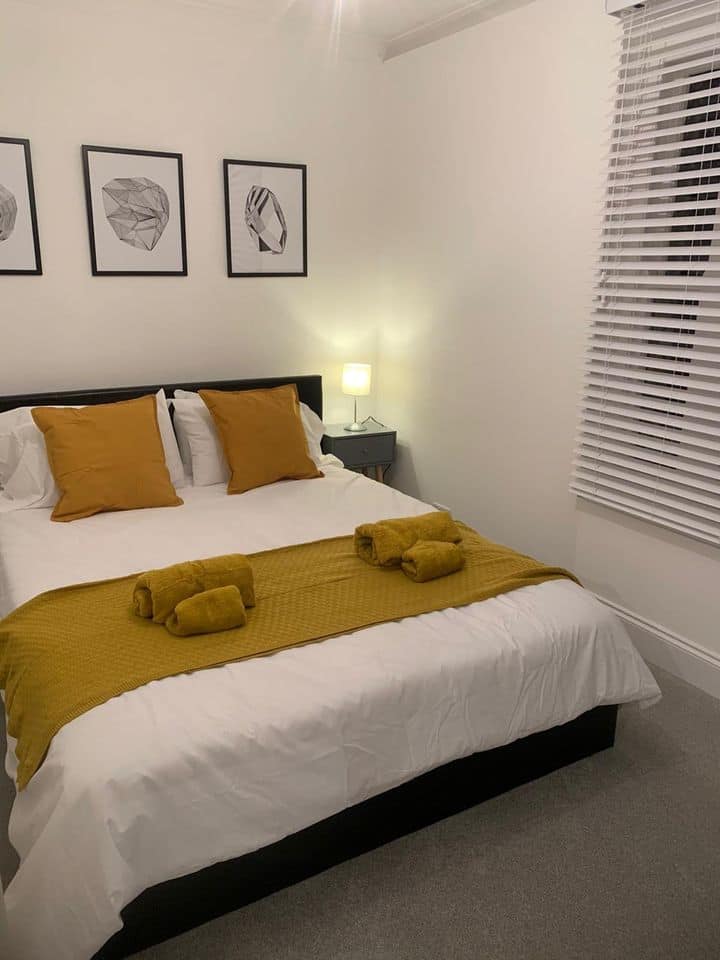 Central 1 Bed | Sleeps 4 | Wessex Quarters - Salisbury