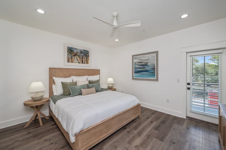 Chumba cha kulala cha 3 picha ya kwanza: Chumba cha kulala cha kifalme chenye bafu la kujitegemea (hulala 2)