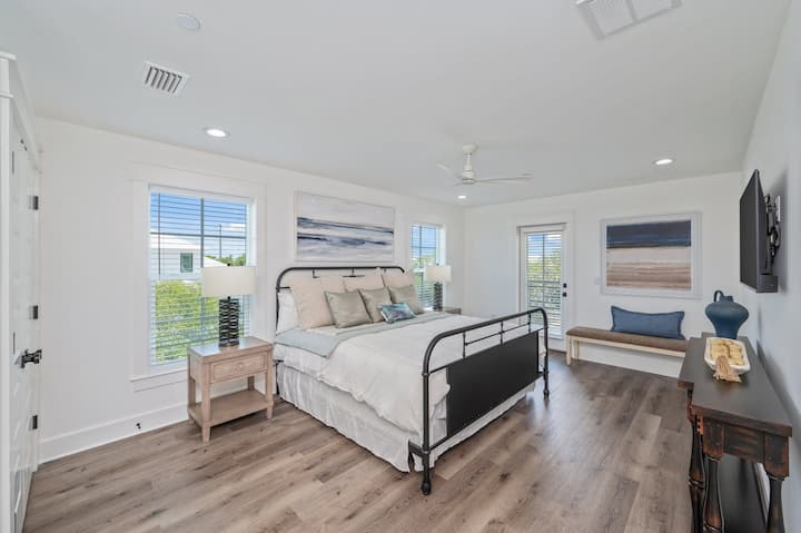 Chumba cha kulala cha 7 Picha ya kwanza: Chumba cha kulala cha kifalme chenye bafu la kujitegemea (hulala 2)