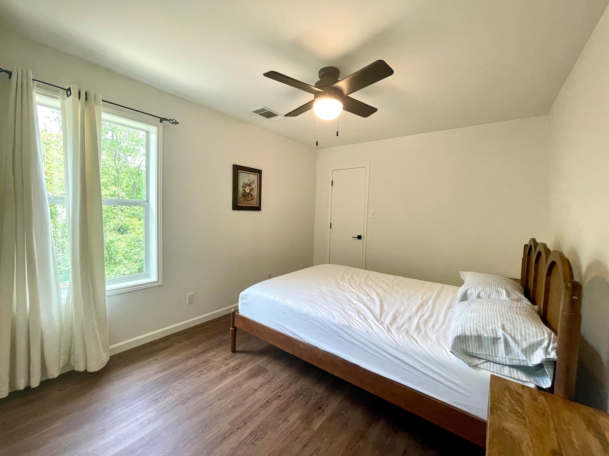 Hyde Park Charming Retreat