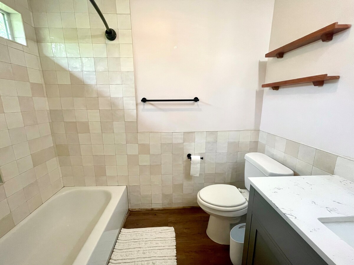 Hyde Park Charming Retreat