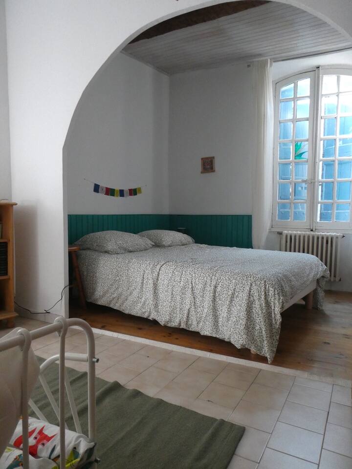 Spálňa pre 3 osoby s manželskou posteľou a malou detskou posteľou (N+1)