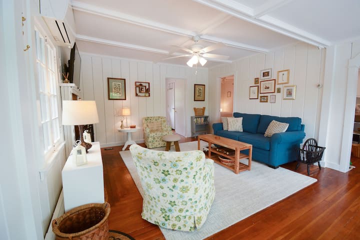 Quiet Waterfront Cottage - Hopeville Pond State Park, Griswold