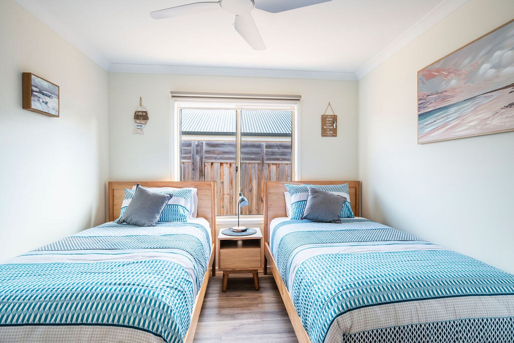 Ideálne pre priateľov alebo rodinu s dvoma samostatnými manželskými posteľami a pohodlným stropným ventilátorom.