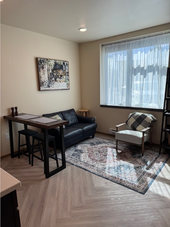 Modern And Cozy Convenience - Fairbanks, AK