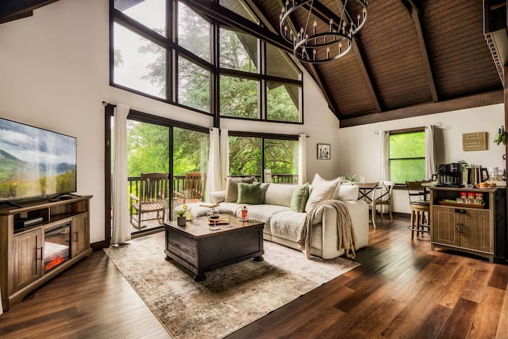 Cozy Getaway From It All ~ Heated Pool ~ Sauna - Sevierville, TN