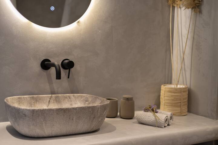 Amour Local gallery image 4