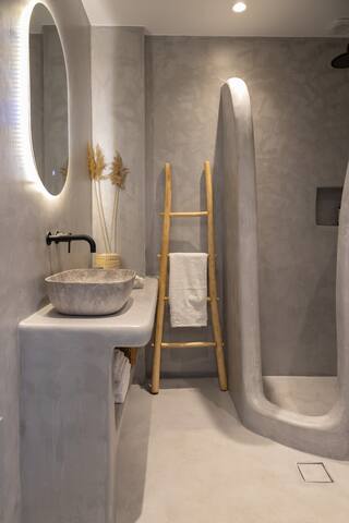 Amour Local gallery image 3