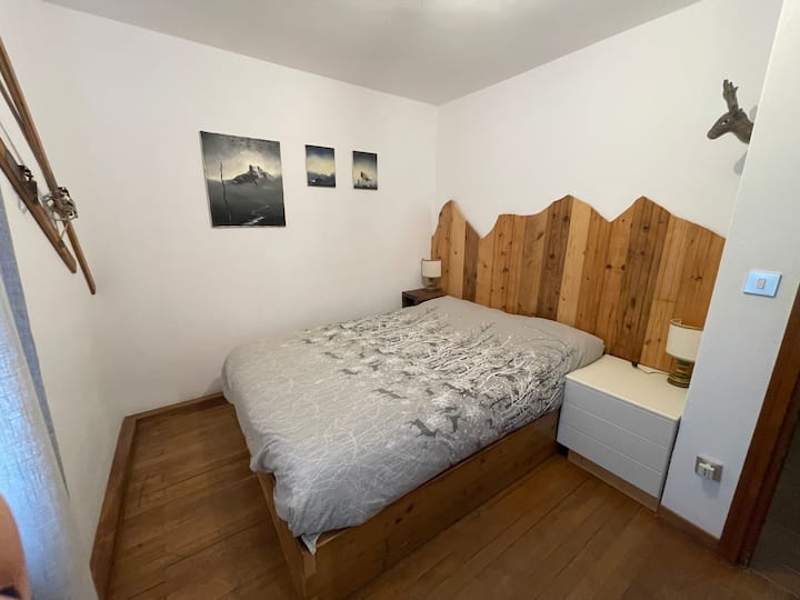 Dhomë me krevat dopio (dyshek 140x200)