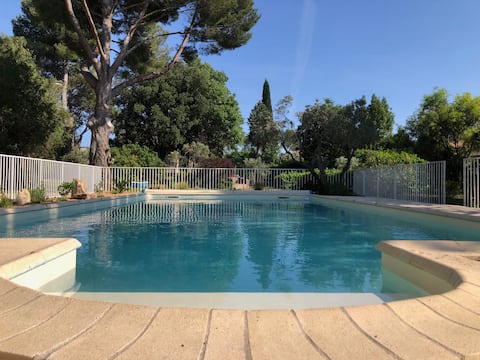 6-person vacation rental with large shared swimming pool with 2nd vacation rental