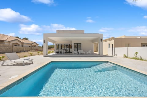 LUX 4BR/3BA Villa w/Pool | Malmokweg 48 by Bocobay