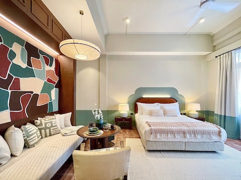 RnR Jade Canvas Room (China town)