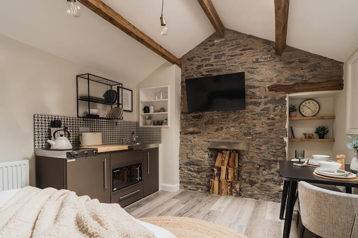 Ferry View Studio With Hot Tub And Parking - Bowness-on-Windermere