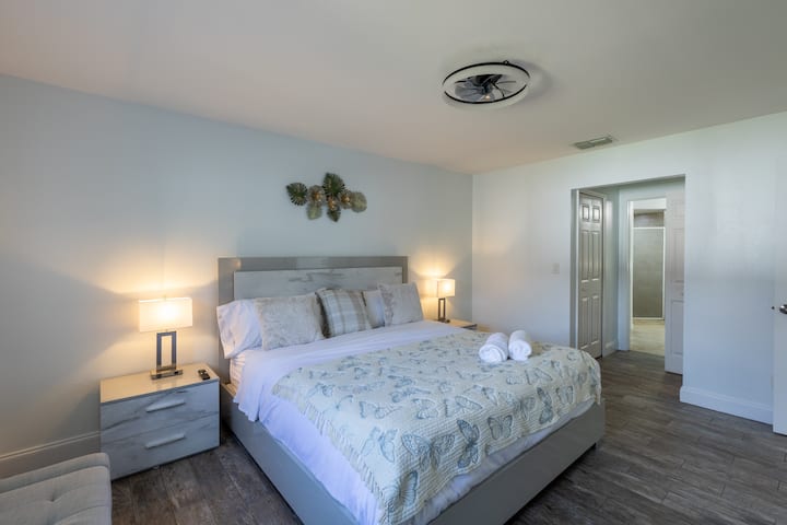 Happy Home Retreat Heated Pool - Cape Coral, FL