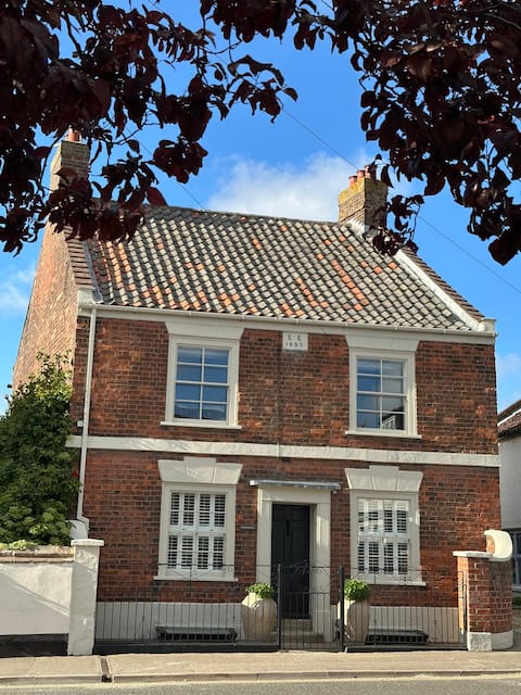 Seawood House: seaviews in Wells-Next-The-Sea