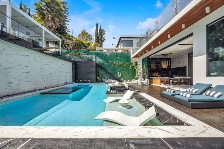 Exclusive Hollywood Hills Villa W Tennis Court