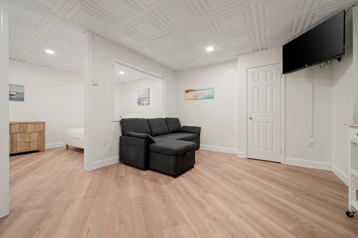 King Jacuzzi Suite | The Beachside Co. #9 - Verona, NY