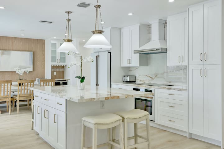 Lux Waterfont – Ocean access-10 min to beach!