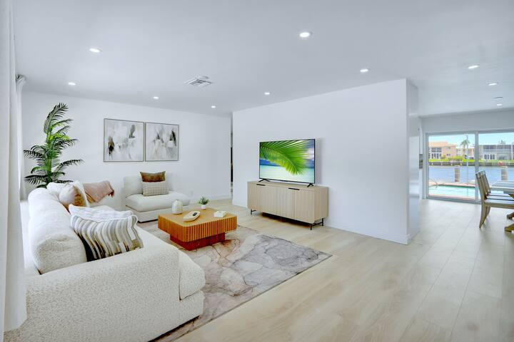 Lux Waterfont – Ocean access-10 min to beach! gallery image 2