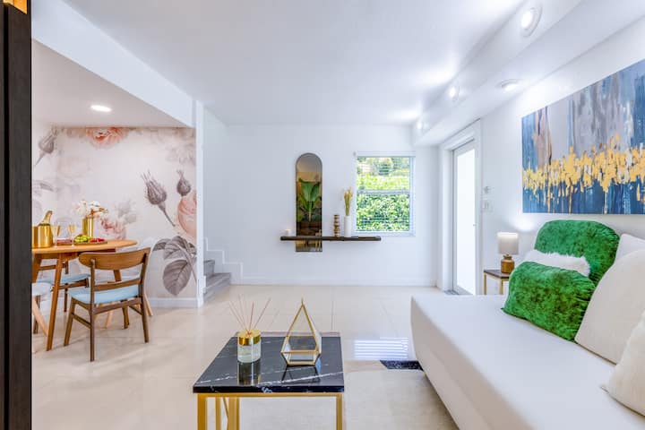 Walk To Coral Gables | Stylish Home & Sleeps 8! - South Miami, FL