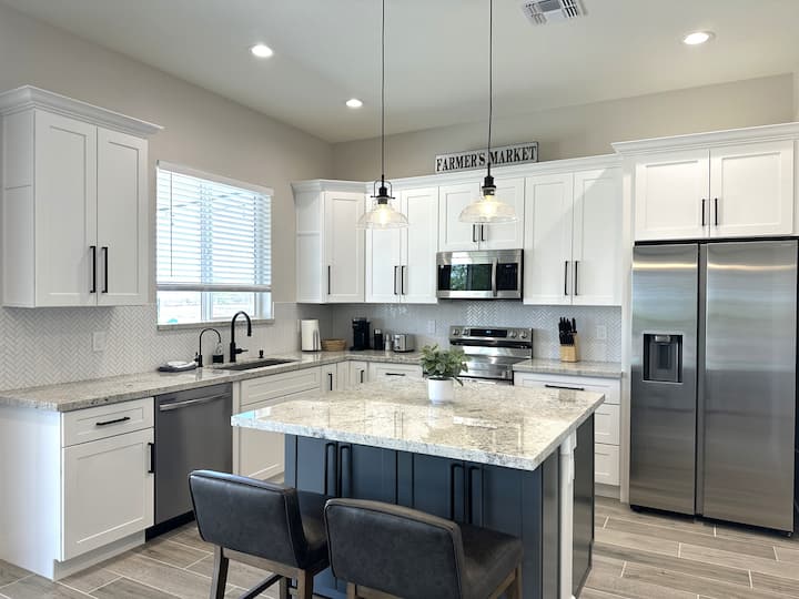 2 Pickleball Courts & New House - Arizona