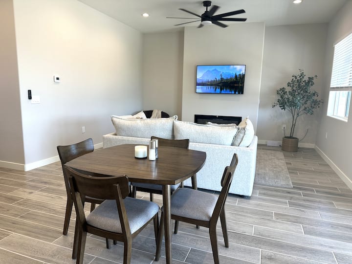 2 Pickleball Courts & New House - Arizona