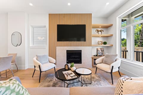Luxe Family Home | Easy Hwy Access |King Bed