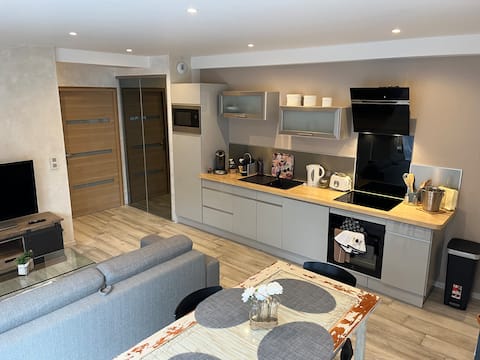 Apartment with private pool and hot tub