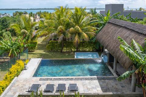 Sea View, huge terrace ★ Close to le morne /w pool