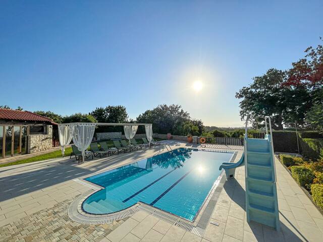 Family Haven | Sunset Views, Playground & Nature gallery image 4