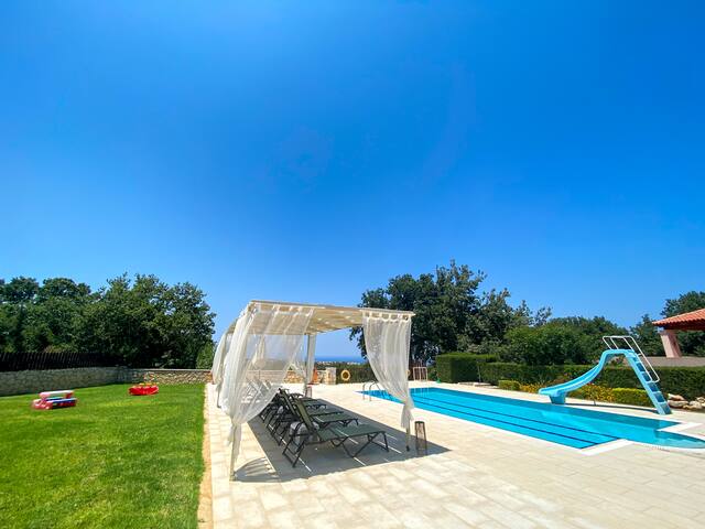 Family Haven | Sunset Views, Playground & Nature gallery image 2