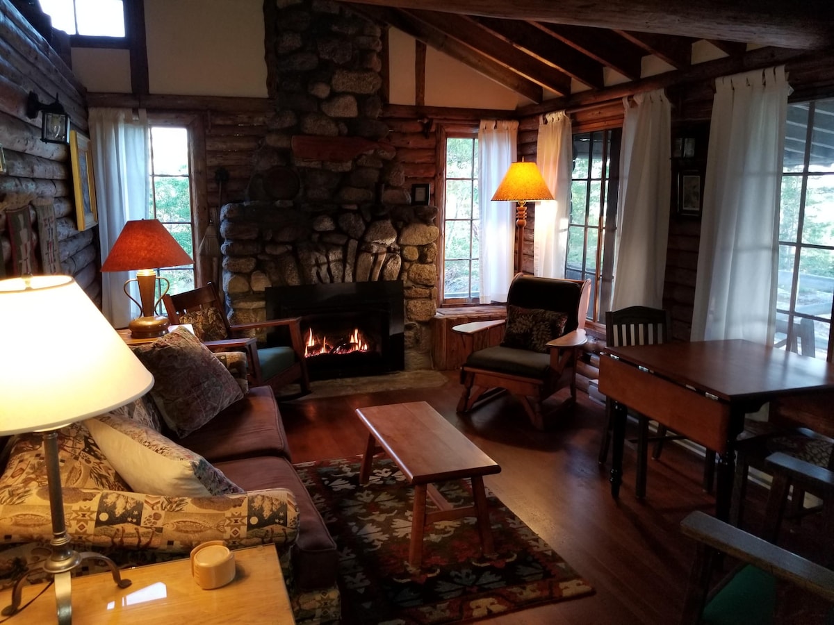 ห้องนั่งเล่นมีเตาผิงแบบใช้แก๊ส เพิ่มความอบอุ่นในช่วงเย็นหรือเช้าที่หนาวเย็นและสามารถอุ่นในวันที่หนาวที่สุดในฤดูใบไม้ร่วง นอกจากนี้ยังมีเครื่องทำความร้อนไฟฟ้าในห้องนอนคิงไซส์ห้องนั่งเล่นและห้องน้ำ เครื่องทำความร้อนแบบพกพาในห้องนอนเตียงแฝด