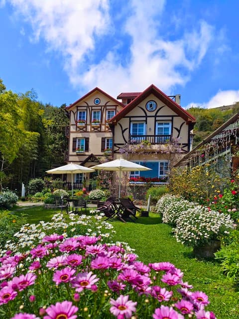 Alishan [Four Seasons Starry Sky] Forest Sunlight 2-person room / Bamboo View / 1 Queen Bed / 2F