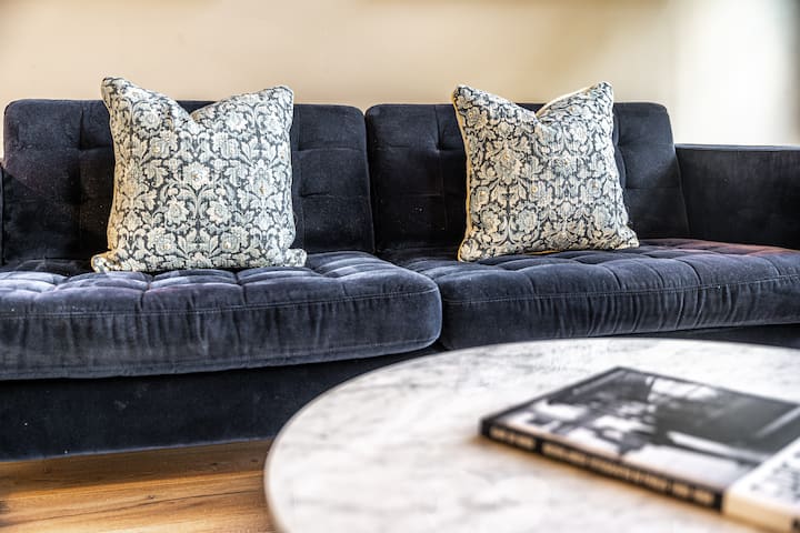 Bradshaw Lofts: The Storyteller - Ontario