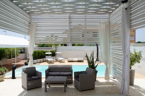 Entire Villa+Private Pool 150mt to SandyBeach
