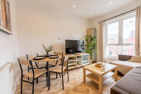 Popular Airbnb listing: Luxury Stay by Co-op Live | City Centre | Hospital in Blackley & Crumpsall