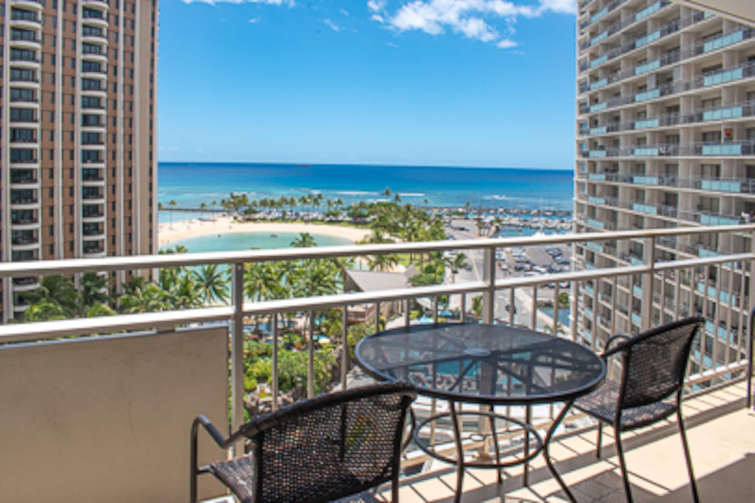 Luxurious Ocean View Ilikai Condo - Image 12