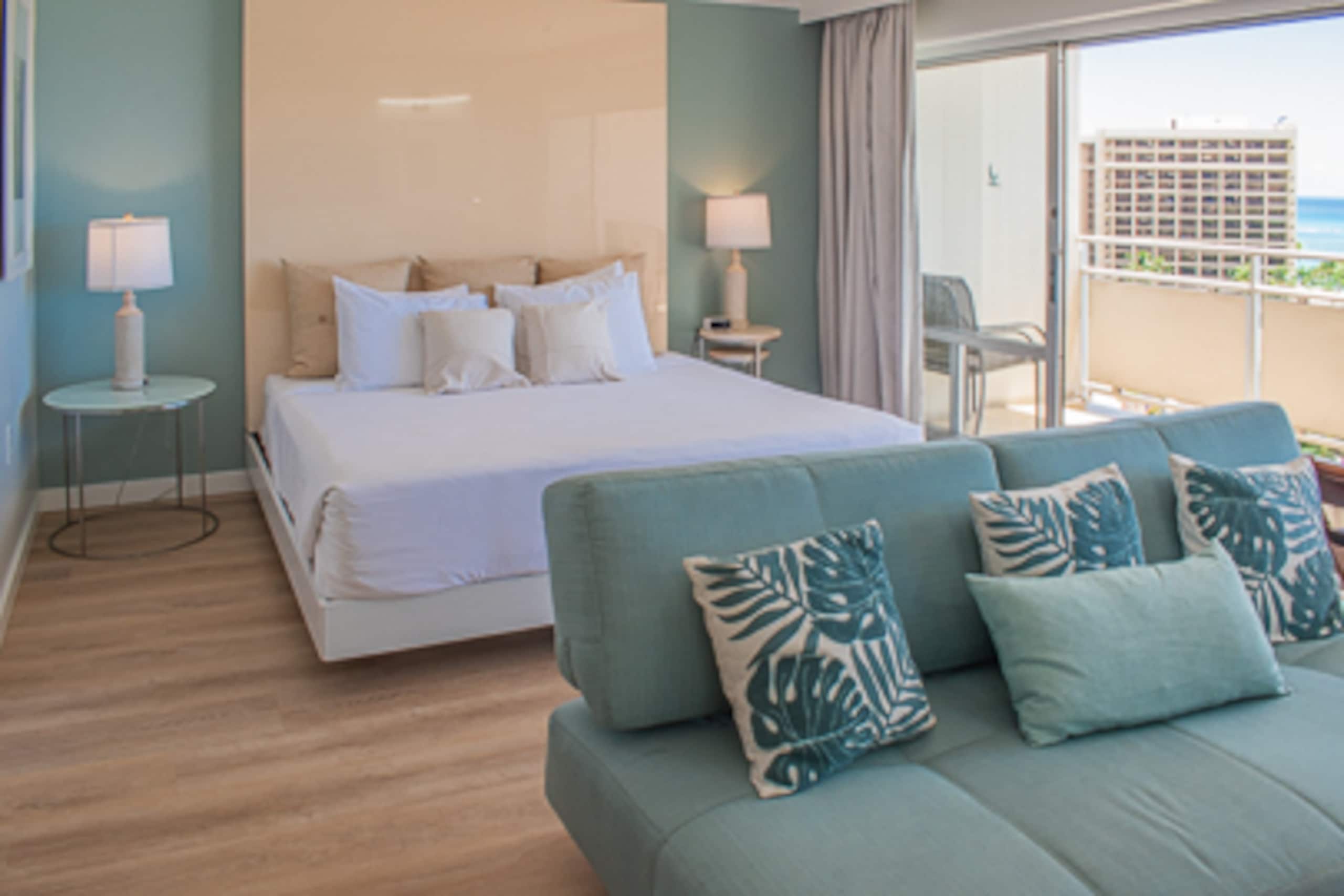 Luxurious Ocean View Ilikai Condo - Image 1