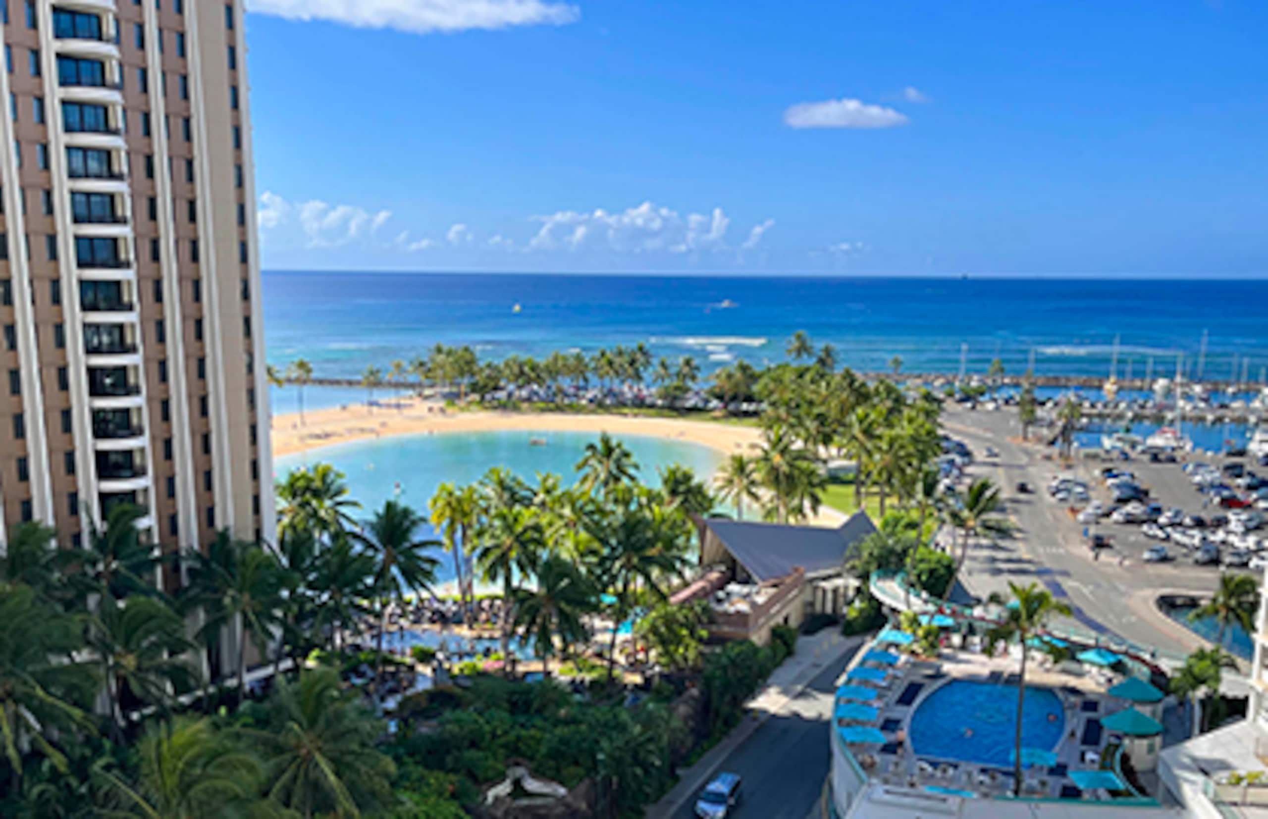 Luxurious Ocean View Ilikai Condo - Image 2