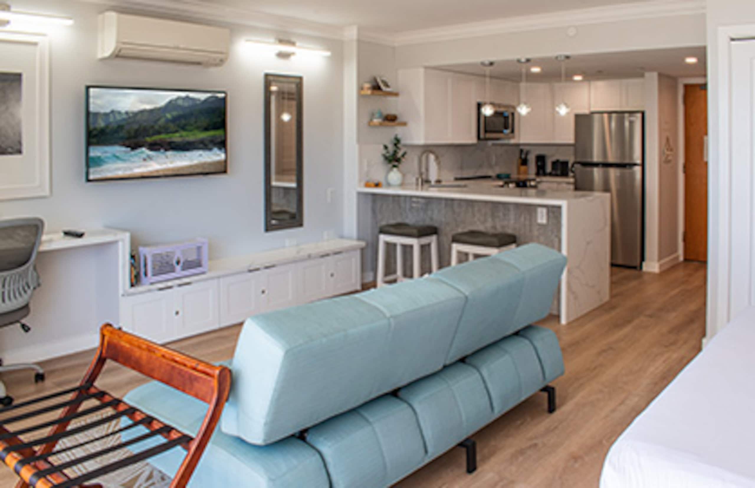 Luxurious Ocean View Ilikai Condo - Image 3