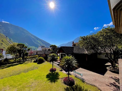 Apartment with Mountain View