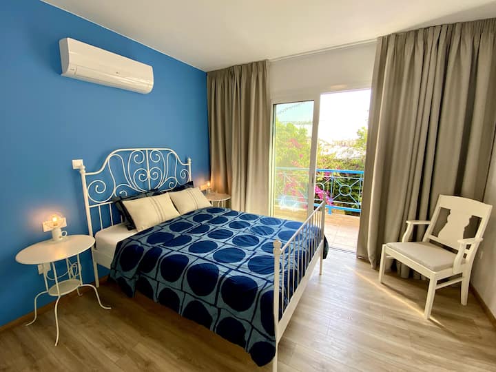 Seaside Sun Kissed House With Pool In Tourist Area - Pafos