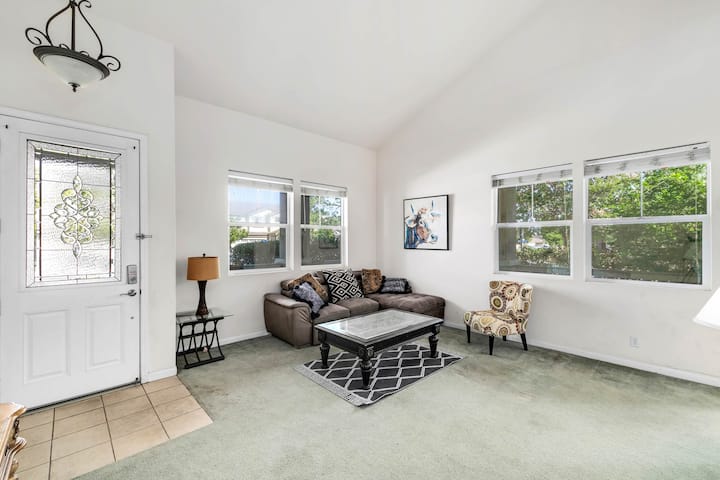 Cozy Big House In Montclair - ポモナ, CA