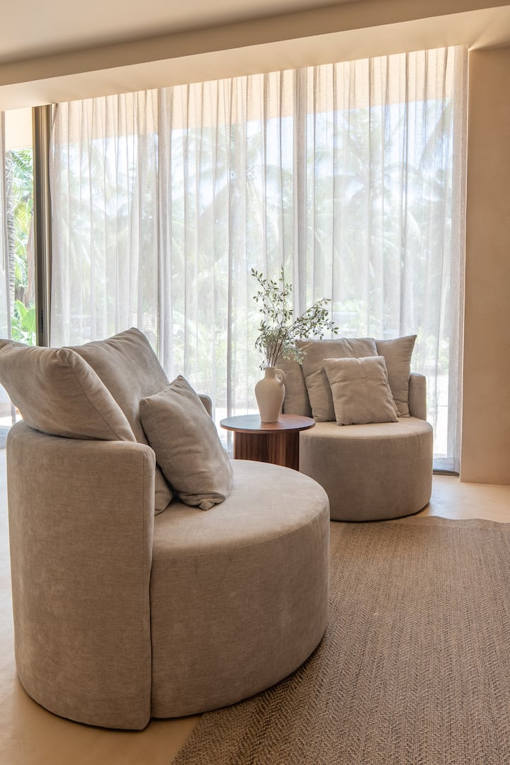 舒适的单人扶手椅。