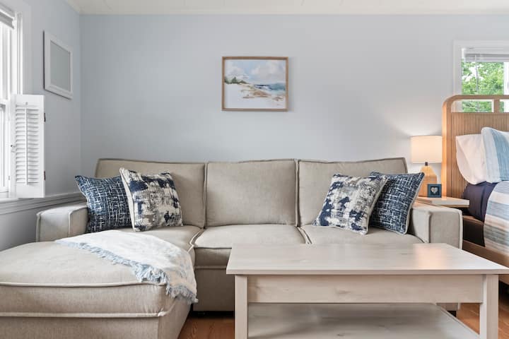 Cozy Studio 1 Mile From Beach! - Kennebunk, ME