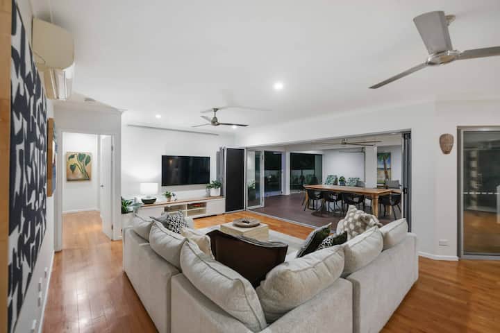 Blue Lagoon Haven – A Serene Tropical Getaway - Trinity Beach
