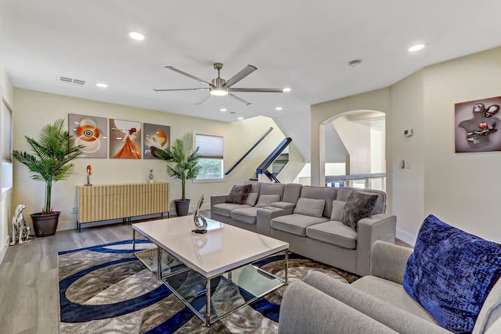 Newly Remodeled | Modern | 4BR-3.5Ba | LV Strip