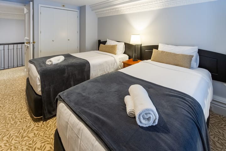 Двокреветна соба со 2 единечни кревета – совршена за пријатели или деца.