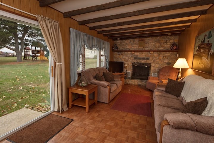 Spacious 5-bedroom Country House With Mtn. Views - Stanley, VA